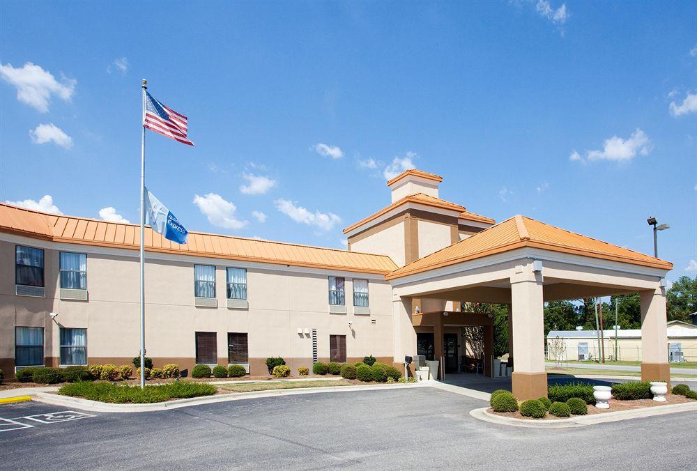 Country Inn & Suites By Radisson, Dunn, Nc Exterior photo